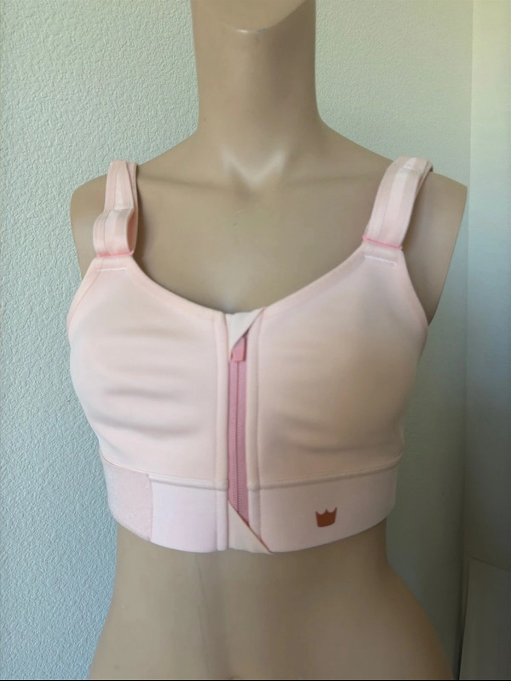 New SheFit sport Bra size Medium